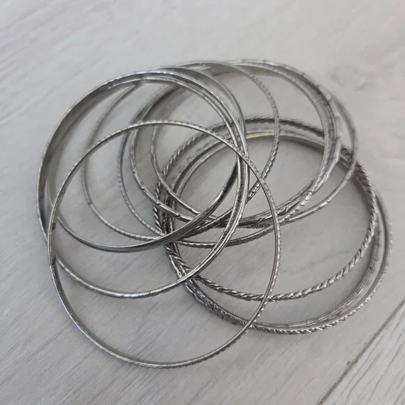 13 Bangles Bracelet Lot - Silver Smooth Patterns Studs Variety Womens - Picture 5 of 6